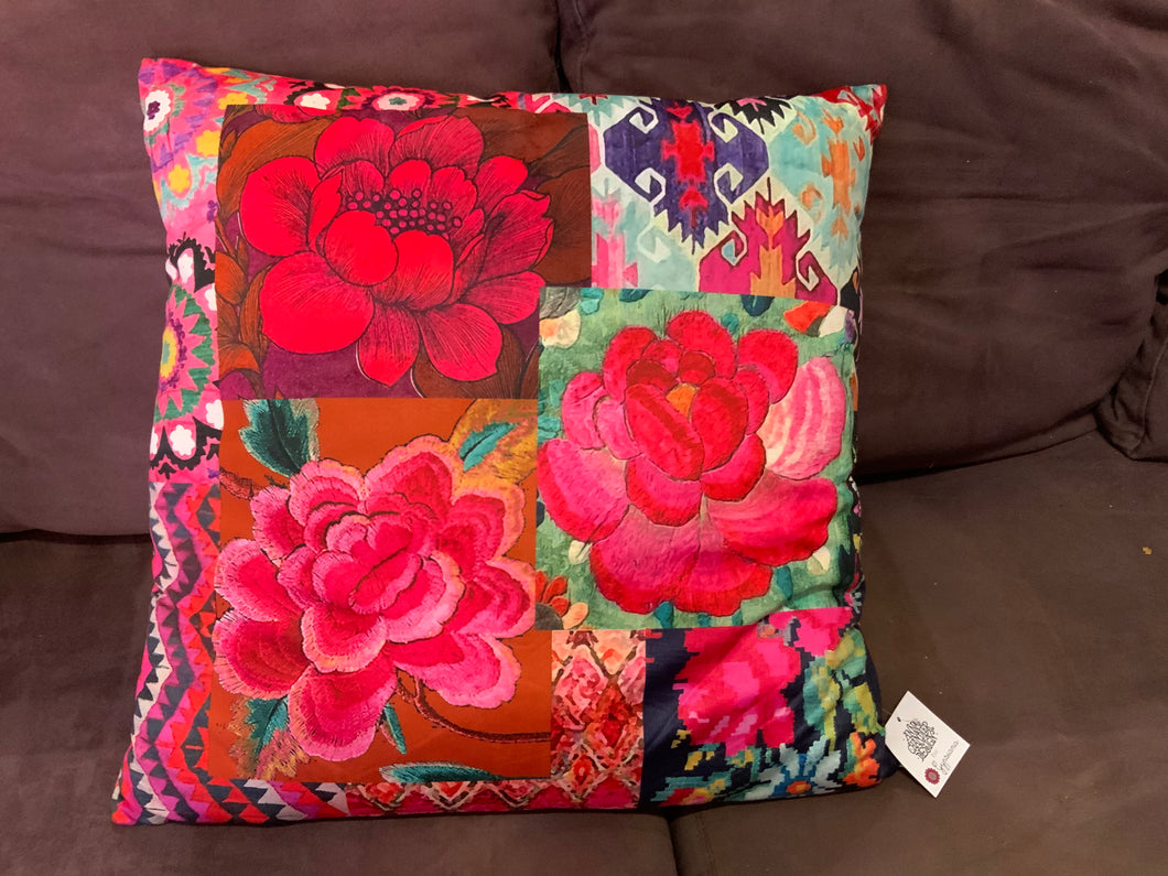 CUSHION RED ROSES