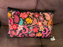Load image into Gallery viewer, CUSHION BLACK FLORAL
